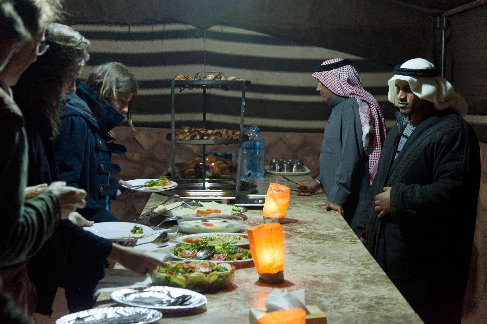 Wadi Rum Caravan Camp Extérieur photo